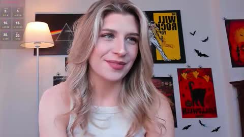 Im Cassie3 online show from November 28, 2025, 12:19 pm