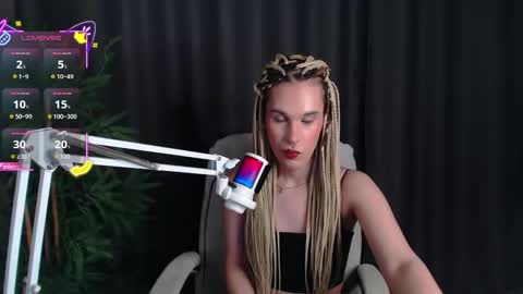 Cassie online show from December 1, 2025, 9:09 pm