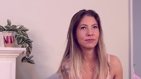 Snapshot of cassiemiles chatting on November 18, 2025, 4:06 am Cassi online show from November 18, 2025, 4:06 am