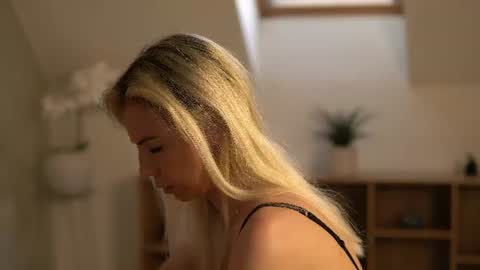 Cassi online show from June 24, 2026, 3:05 am