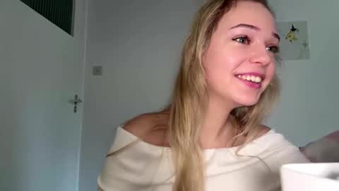 Snapshot of cassijent chatting on February 23, 2026, 8:12 am Olivia online show from February 23, 2026, 8:12 am