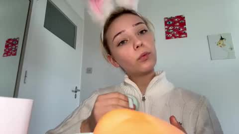 Snapshot of cassijent chatting on March 6, 2026, 10:01 am Olivia online show from March 6, 2026, 10:01 am