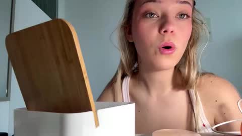 Snapshot of cassijent chatting on March 9, 2026, 8:07 am Olivia online show from March 9, 2026, 8:07 am