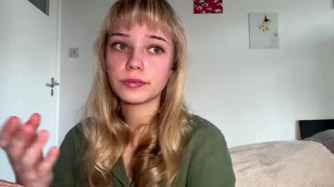 Snapshot of cassijent chatting on April 1, 2026, 3:42 pm Olivia online show from April 1, 2026, 3:42 pm