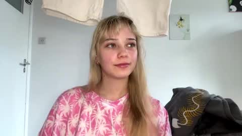 Snapshot of cassijent chatting on April 2, 2026, 3:42 pm Olivia online show from April 2, 2026, 3:42 pm