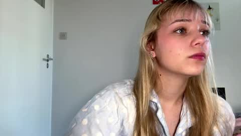 Snapshot of cassijent chatting on April 9, 2026, 7:25 am Olivia online show from April 9, 2026, 7:25 am