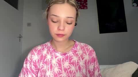 Olivia online show from May 5, 2026, 5:04 am