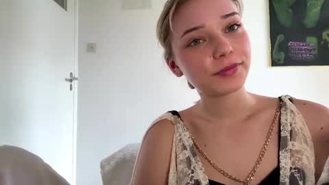 Olivia online show from May 6, 2026, 1:16 pm