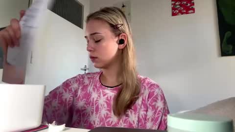 Olivia online show from May 9, 2026, 5:12 am