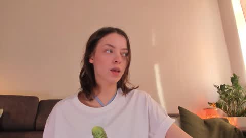 Snapshot of cassisland chatting on September 24, 2025, 1:25 pm cassandra online show from September 24, 2025, 1:25 pm