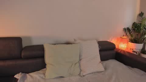 Snapshot of cassisland chatting on October 16, 2025, 12:06 pm cassandra online show from October 16, 2025, 12:06 pm