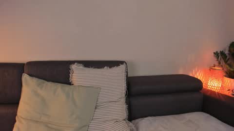 Snapshot of cassisland chatting on October 18, 2025, 5:46 pm cassandra online show from October 18, 2025, 5:46 pm