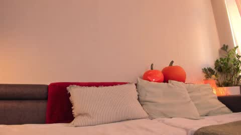 Snapshot of cassisland chatting on October 29, 2025, 1:13 pm cassandra online show from October 29, 2025, 1:13 pm