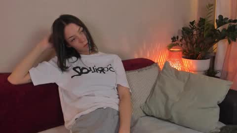 Snapshot of cassisland chatting on November 4, 2025, 6:29 pm cassandra online show from November 4, 2025, 6:29 pm