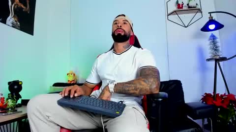 Matheo Brown online show from January 1, 2025, 1:37 am