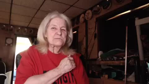 cat online show from September 12, 2025, 4:51 pm