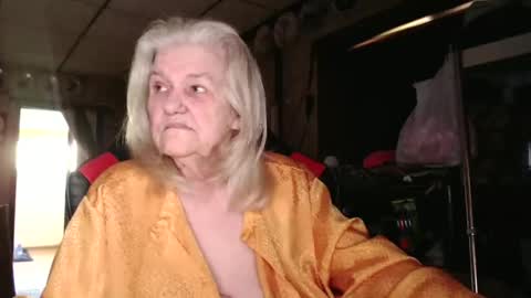 cat online show from October 5, 2025, 4:38 pm