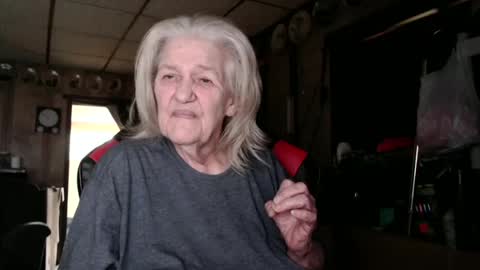 cat online show from October 13, 2025, 4:29 pm