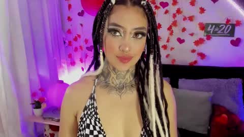 Cata green model independient online show from February 17, 2025, 9:19 pm