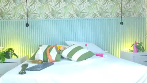 Snapshot of cata_muakgb chatting on July 24, 2026, 9:35 pm Dani online show from July 24, 2026, 9:35 pm