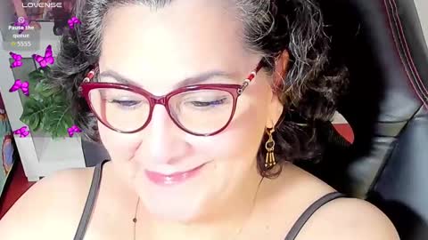 Snapshot of cataleya_mom_ chatting on October 21, 2025, 2:56 am cataleya online show from October 21, 2025, 2:56 am