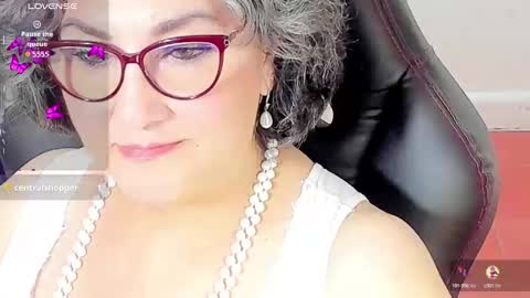 Snapshot of cataleya_mom_ chatting on October 25, 2025, 11:07 am cataleya online show from October 25, 2025, 11:07 am