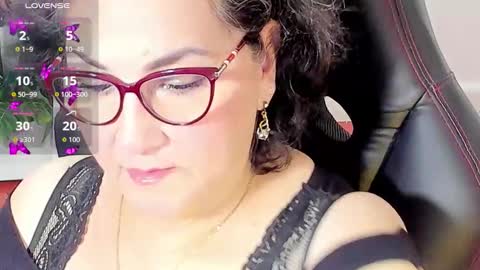 Snapshot of cataleya_mom_ chatting on October 26, 2025, 1:44 am cataleya online show from October 26, 2025, 1:44 am