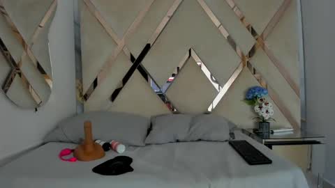 cataleyaxht online show from October 15, 2025, 12:27 pm