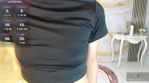 Catalina  online show from November 12, 2025, 3:18 am