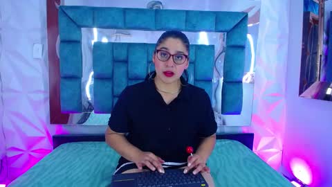 Catalina bustos online show from February 26, 2025, 3:42 am