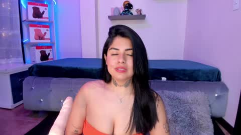 Catalina online show from February 3, 2025, 10:54 pm