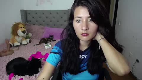 catalinahounn online show from November 18, 2025, 6:56 pm