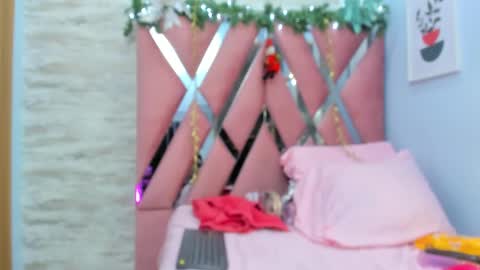 Catalina online show from December 18, 2024, 7:08 pm