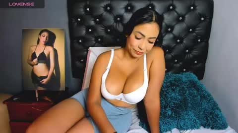 Snapshot of catalinamuss_ chatting on May 12, 2026, 5:54 pm Catalina online show from May 12, 2026, 5:54 pm