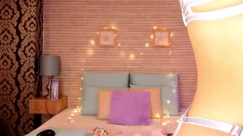 Snapshot of catalinnathompson chatting on December 11, 2024, 12:02 pm CatalinnaThompson online show from December 11, 2024, 12:02 pm
