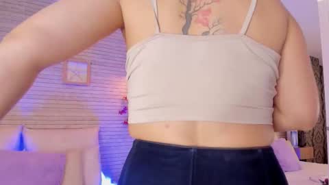 CatalinnaThompson online show from October 19, 2025, 11:44 am