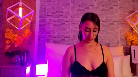 CatalinnaThompson online show from November 6, 2025, 12:06 pm