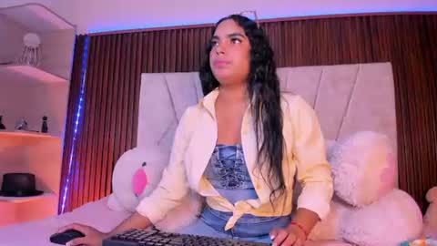 catalleya_f online show from June 12, 2026, 8:41 pm