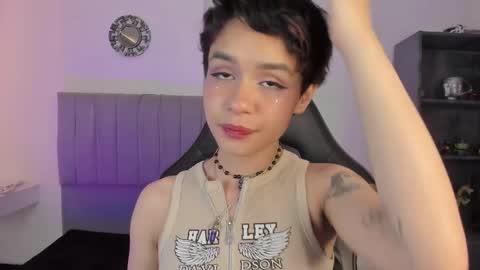 Cat  online show from February 20, 2025, 9:42 pm