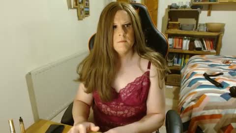 Snapshot of catherine76x chatting on December 7, 2024, 7:43 pm Catherinecuddles online show from December 7, 2024, 7:43 pm