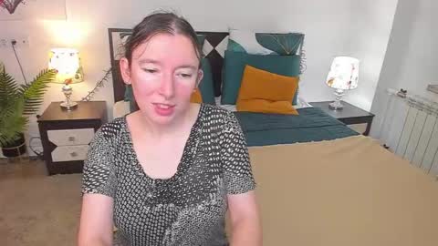 Catrin online show from November 12, 2025, 7:31 am