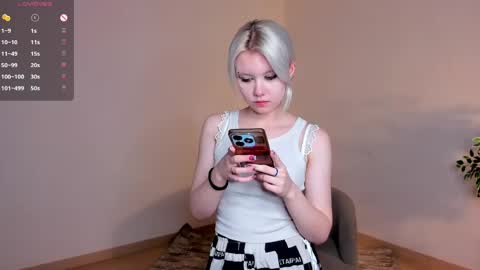 Mia online show from May 15, 2026, 11:06 am