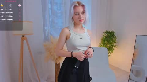 Mia online show from May 22, 2026, 11:05 am