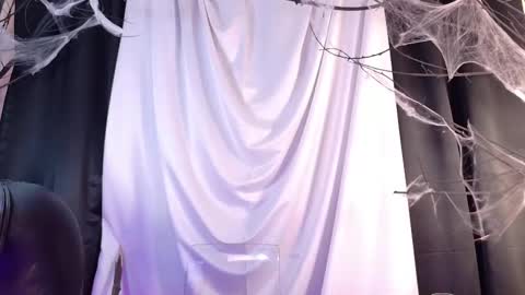 Snapshot of cathmellow_ chatting on October 31, 2025, 3:24 pm CATH  online show from October 31, 2025, 3:24 pm