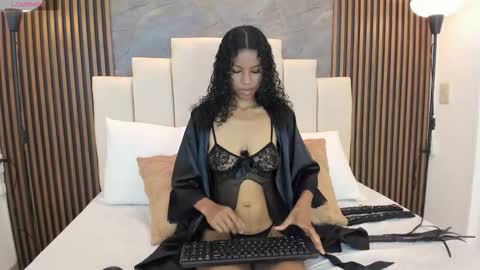 catiusca_reyes_03 online show from November 22, 2025, 1:21 pm