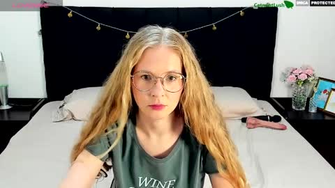CatmintLush online show from May 3, 2026, 11:33 pm