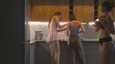 Snapshot of catolinanight chatting on October 19, 2025, 6:14 am catolinanight online show from October 19, 2025, 6:14 am