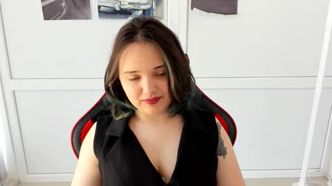 Snapshot of catrine_cute chatting on May 5, 2026, 9:17 am Catrine online show from May 5, 2026, 9:17 am