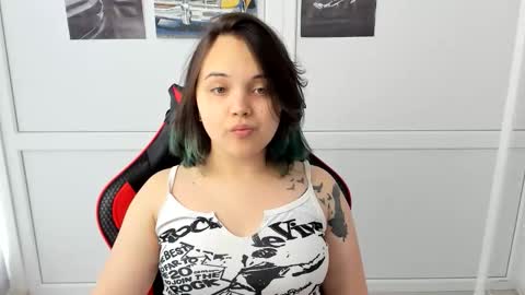 Snapshot of catrine_cute chatting on May 10, 2026, 6:29 am Catrine online show from May 10, 2026, 6:29 am