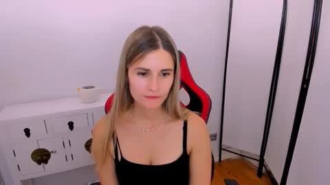 Snapshot of catringood chatting on October 12, 2025, 4:55 am CatrinGood online show from October 12, 2025, 4:55 am